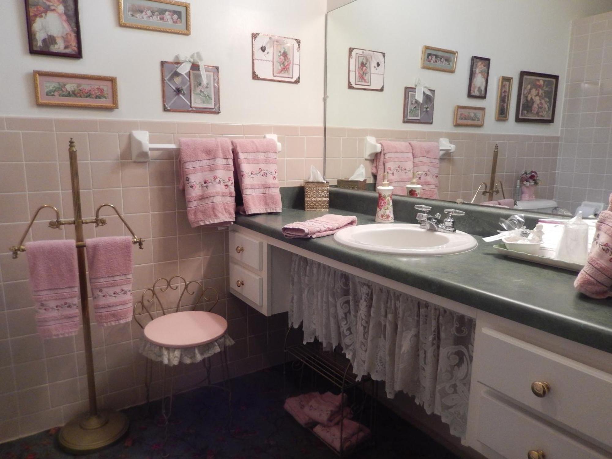 Holly House Of Hamilton Bed & Breakfast Room photo